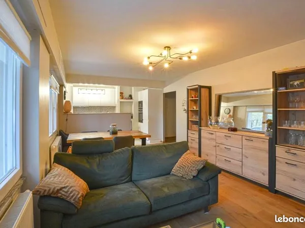 Chouette appartement rez de chaussé entièrement rénové à louer a Nice