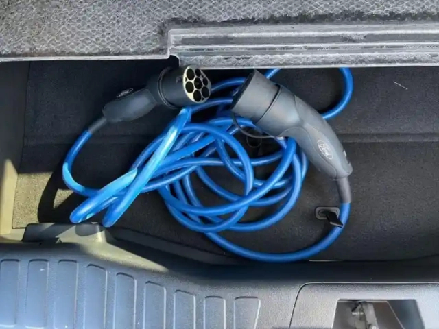 Ford Explorer 286ch extended range 77kwh pack premium rwd — photo 10