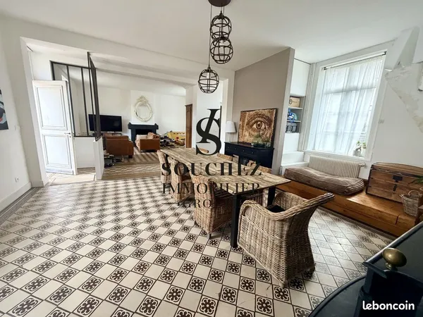 Propriété 11 pièces 217 m²