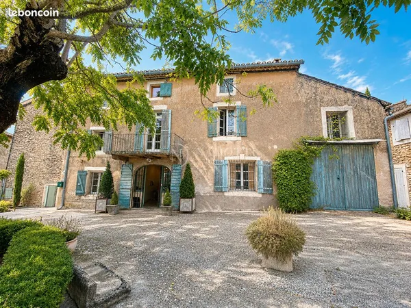 Maison 9 pièces 260 m²
