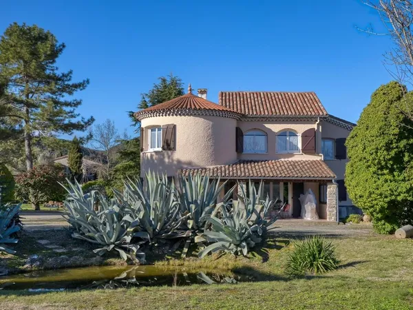 Villa 6 pièces 192 m²