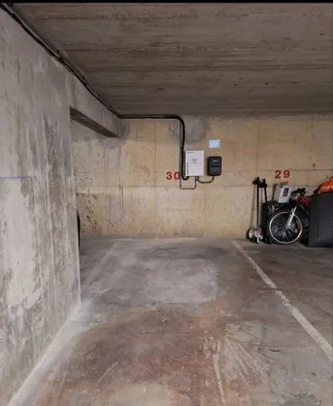 Vends parking avec borne de recharge