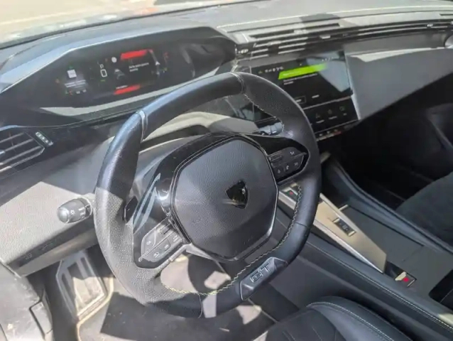 Peugeot 408 puretech 130 ch s&amp;s eat8 — photo 3