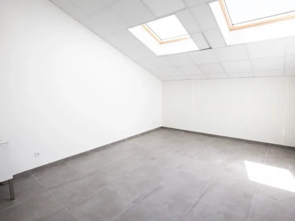   📍 Cabinet médical 25 m² à louer – Centre médical pluridisciplinaire  – Marseille 11e  