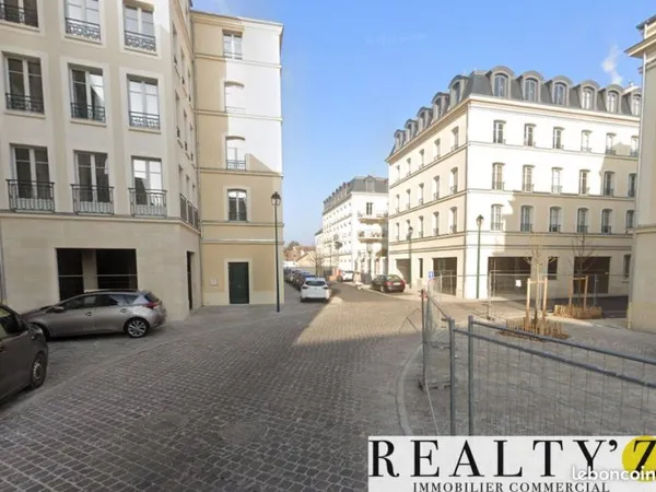 Local commercial 163 m²