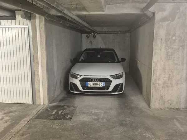 Location Parking 13010