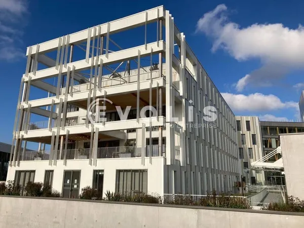 Bureaux 1326 m²