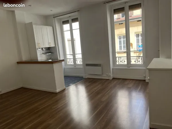 Studio 1 pièce 33 m²