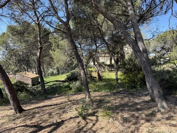 TERRAIN CONSTRUCTIBLE A VENDRE SUR VENTABREN