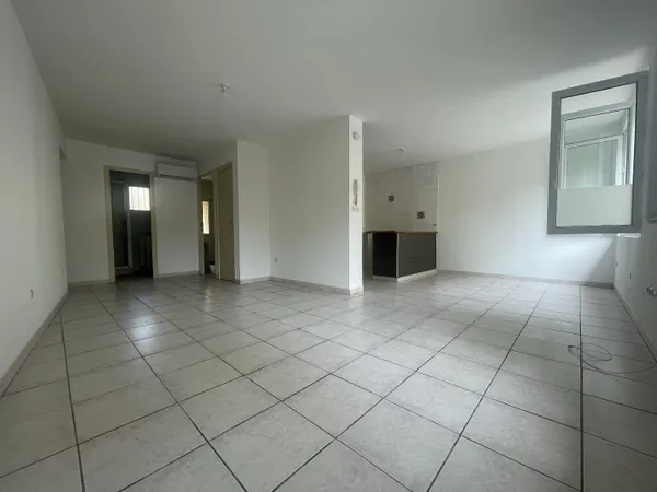Bureau et espace de travail Location Sérignan 3p 65m² 688€