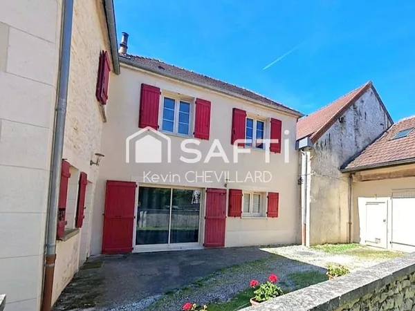 Maison avec grande pièce de vie coup de coeur et garage.