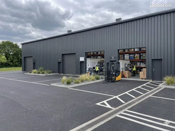 Local d'activités / Artisanale et Entrepôt à partir de 90 m2