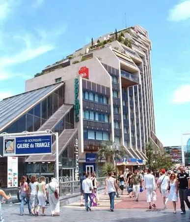 Bureau en étage dans la tour du triangle - prix négociable