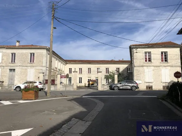 Vaste ensemble immobilier