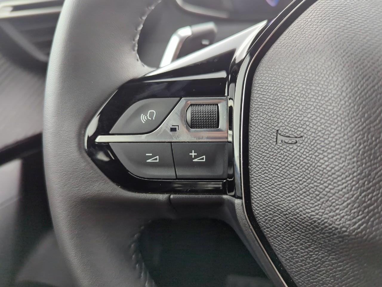 Peugeot 2008 hybrid 145 ch e-dcs6 allure — photo 19