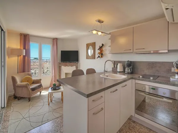 Appartement 3 pièces au calme, dernier étage en plein centre de
