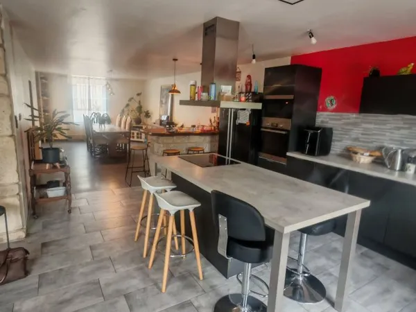 Maison 6 pièces 240 m²