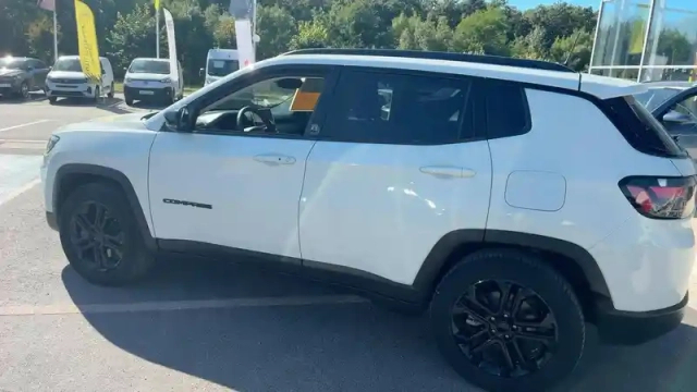 Jeep Compass 1.3 phev t4 190 ch 4xe eawd — photo 2