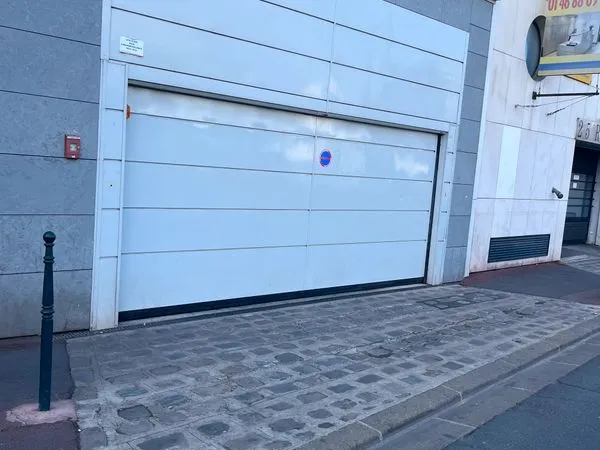 Location parking couvert sécurisé métro Gabriel Péri
