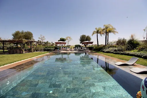 Villa 11 pièces 900 m²