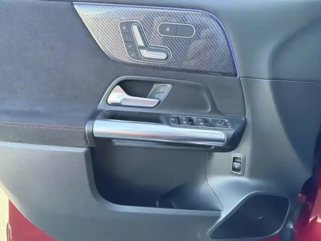 Mercedes Gla 200 d amg line — photo 18