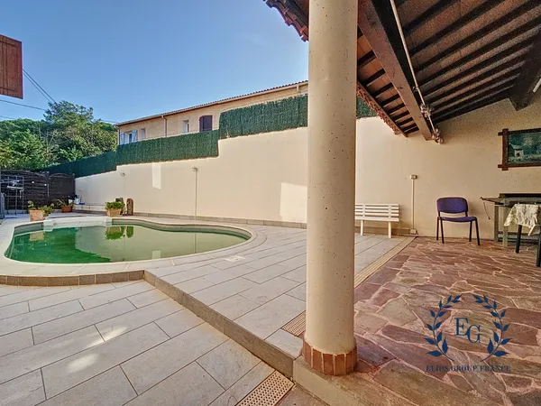 Maison traditionnelle Type 4 + Type 2 avec piscine