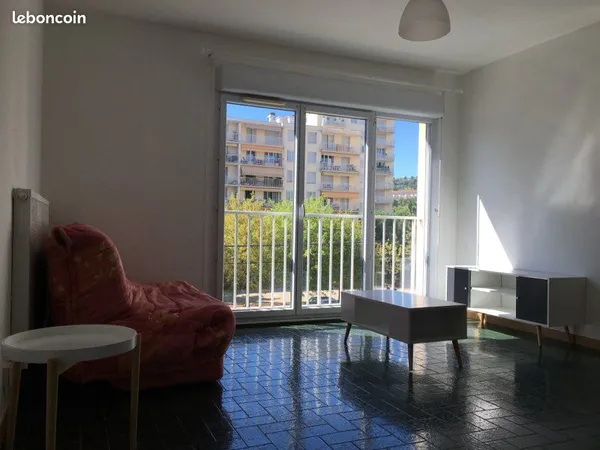 Grand T1 meublé de 30 m2 dans une résidence au calme à Oullins