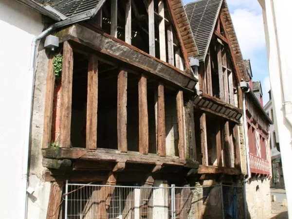 JOSSELIN ENSEMBLE DE DEUX MAISONS A RENOVER