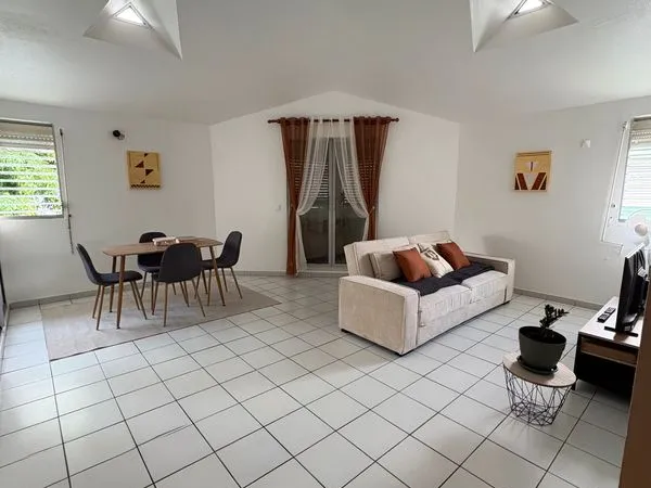 T2 meublé tout équipé · Le Gosier ·990/mois CC · 1 à 4 mois