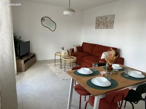 Apparemment entièrement meublé - refait à neuf de 100m²