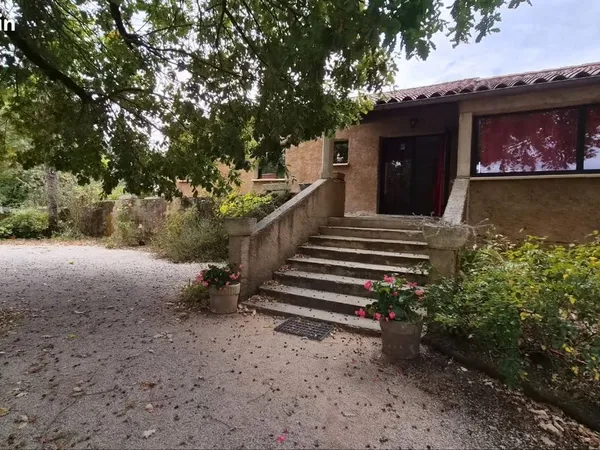 Local commercial pour restauration