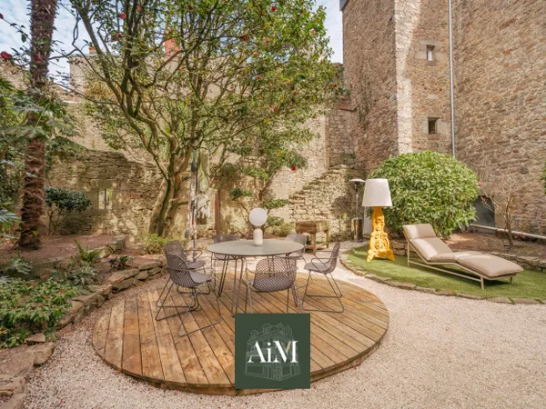 Appartement de prestige avec jardin privatif au coeur du centre h