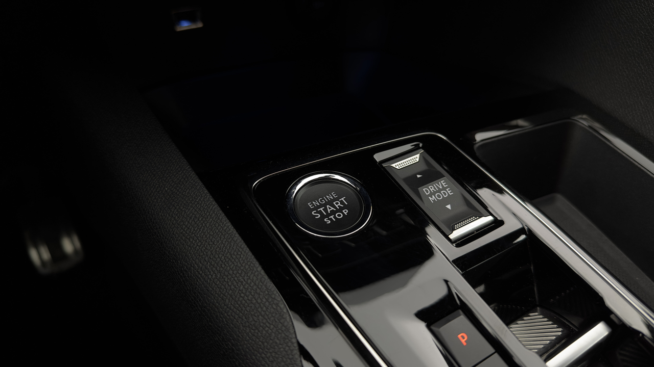 Peugeot 3008 Hybrid 225 e-EAT8 — photo 29