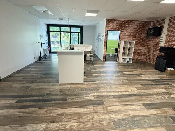 Local commercial 280 m²