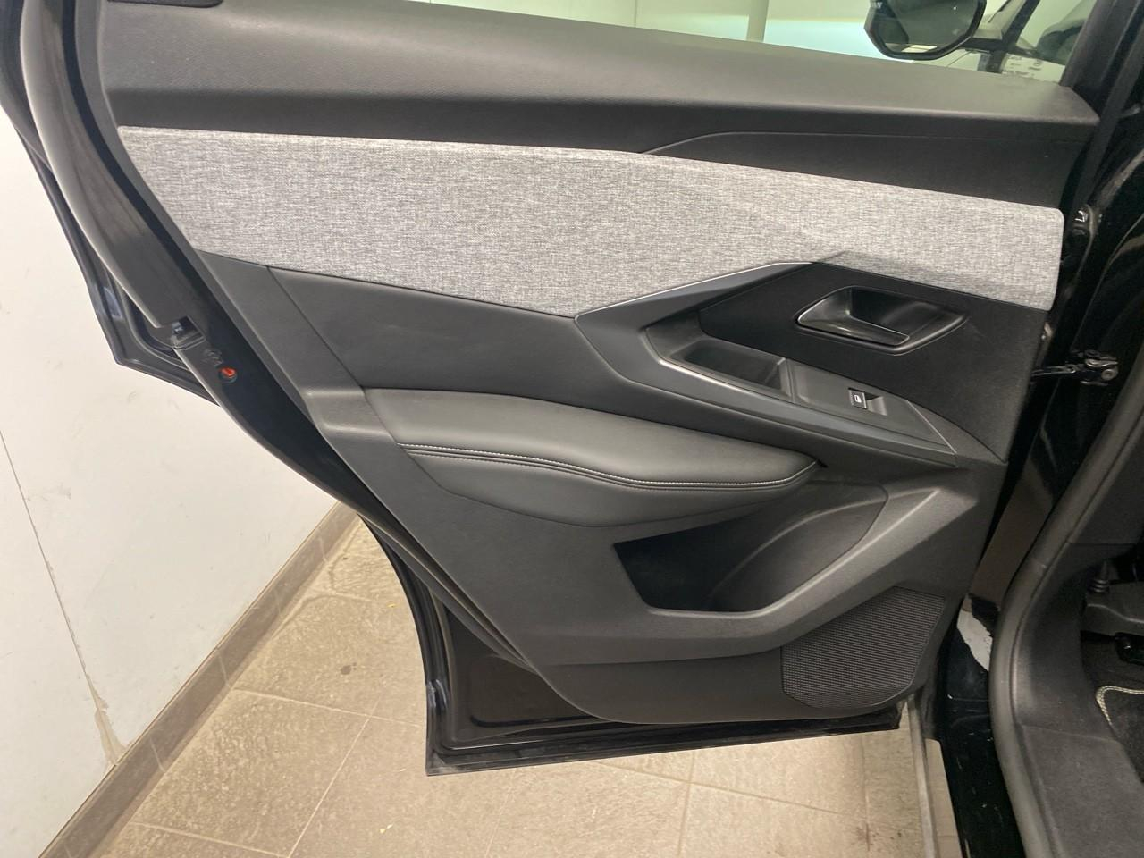 Peugeot 3008 hybrid 136 e-dcs6 gt — photo 20