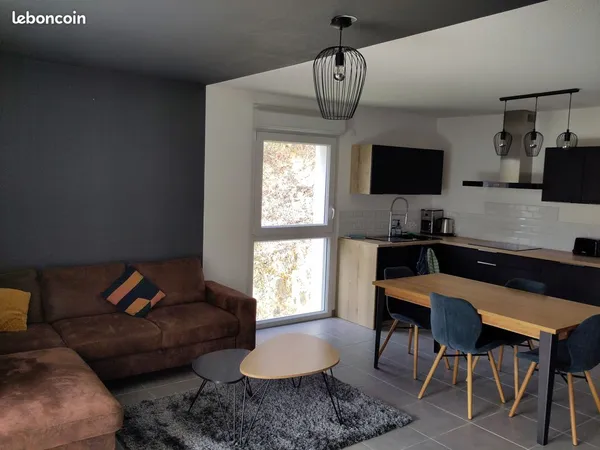 Location T3 Meublé 66m² avec Balcon, Parking & Garage - Face Gare Bonneville