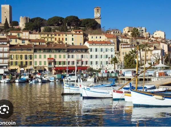 Magnifique local commercial vieux port 25m2 tous commerces