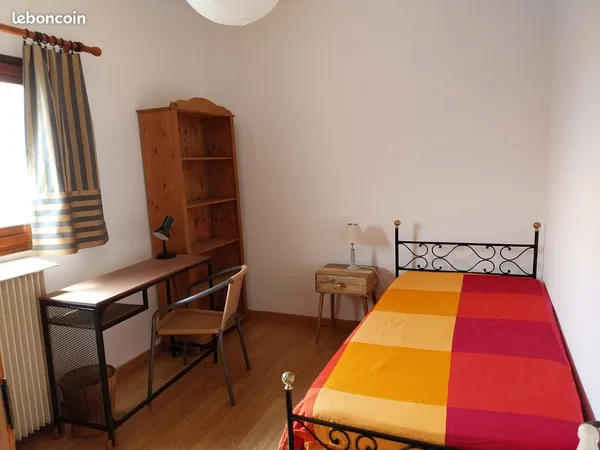 Chambre à louer dans maison