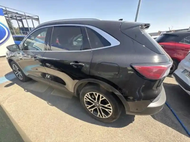 Ford Kuga 2.5 duratec 225ch powersplit phev titanium e-cvt — photo 8