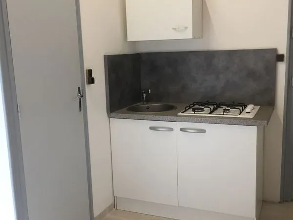 Beau Studio prox Métro Caulier