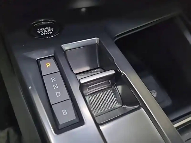 Peugeot 308 phev 180 e-eat8 — photo 34