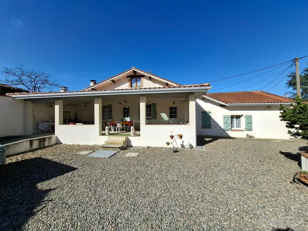 Maison avec piscine et 2 hectares de terrain