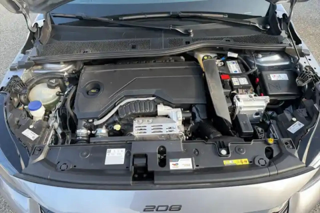 Peugeot 208 hybrid 110 e-dcs6 — photo 16