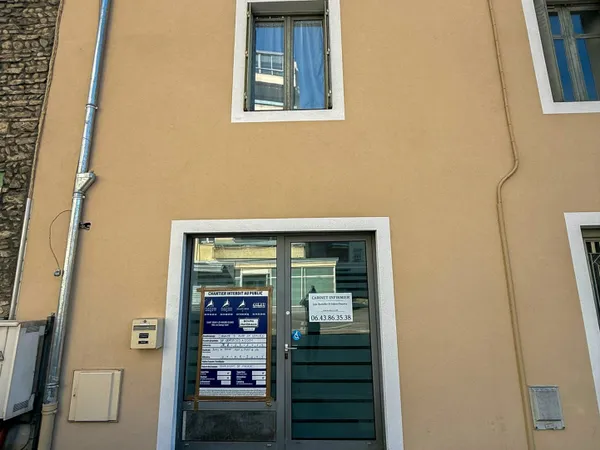 Local commercial 47 m2 Centre-ville