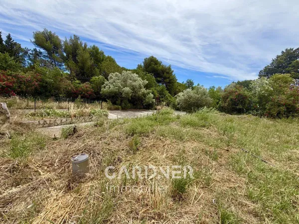 Terrain 699 m²