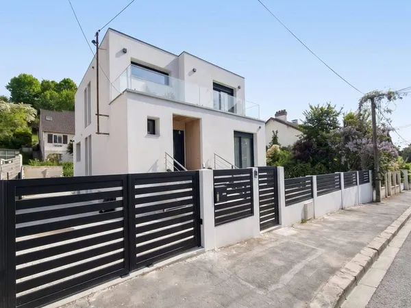 Villa 8 pièces 210 m²