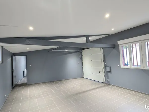 Local professionnel / commercial 75 m² - Rénové à neuf - Atelier, Bureau & Sanitaires