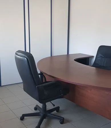 BUREAU-LOCAL PROFESSIONNEL-STOCKAGE-54 m2 PLOUZANE