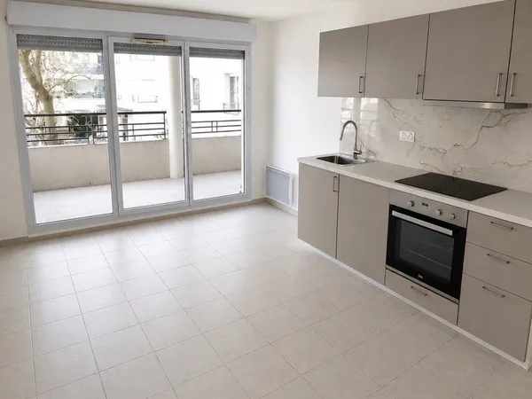 T3 entièrement rénové - Terrasse 10 m² + Garage - Part-Dieu / Félix Faure