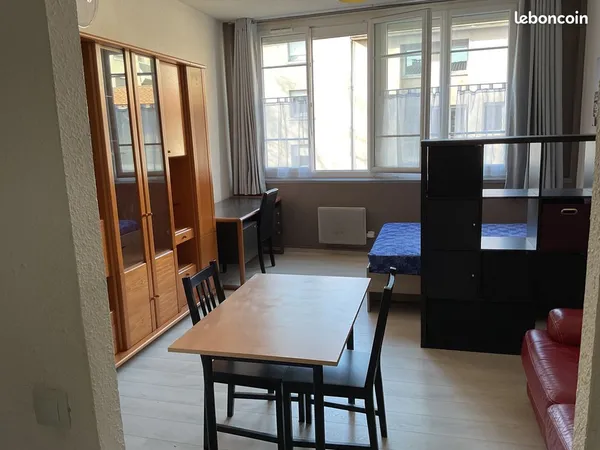 Grand T1 31 m2 meublé 2ème étage Saint-Michel